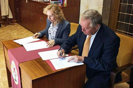 Podpisanie umowy w Salamance